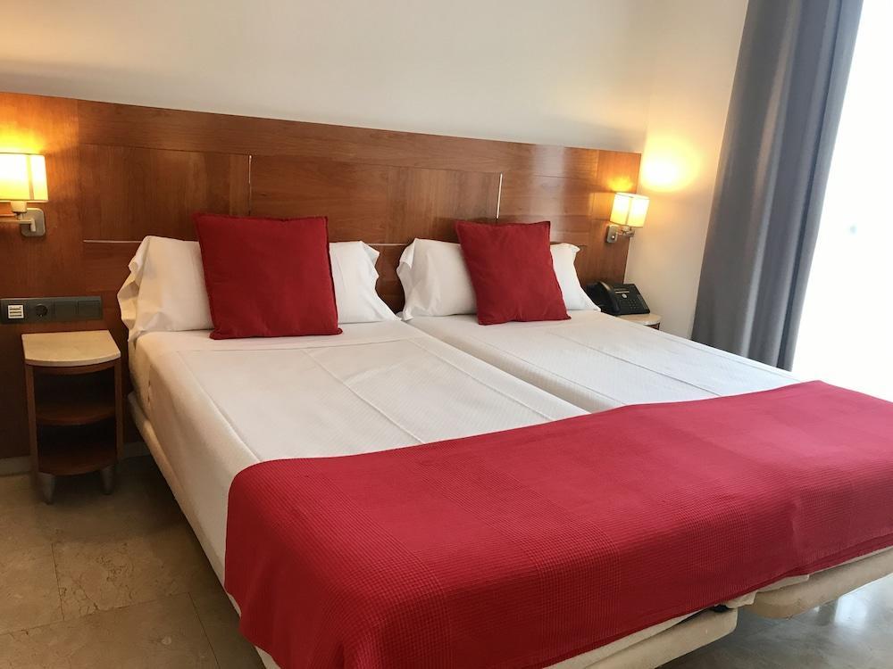 Hotel Calasanz Molins de Rei Eksteriør billede