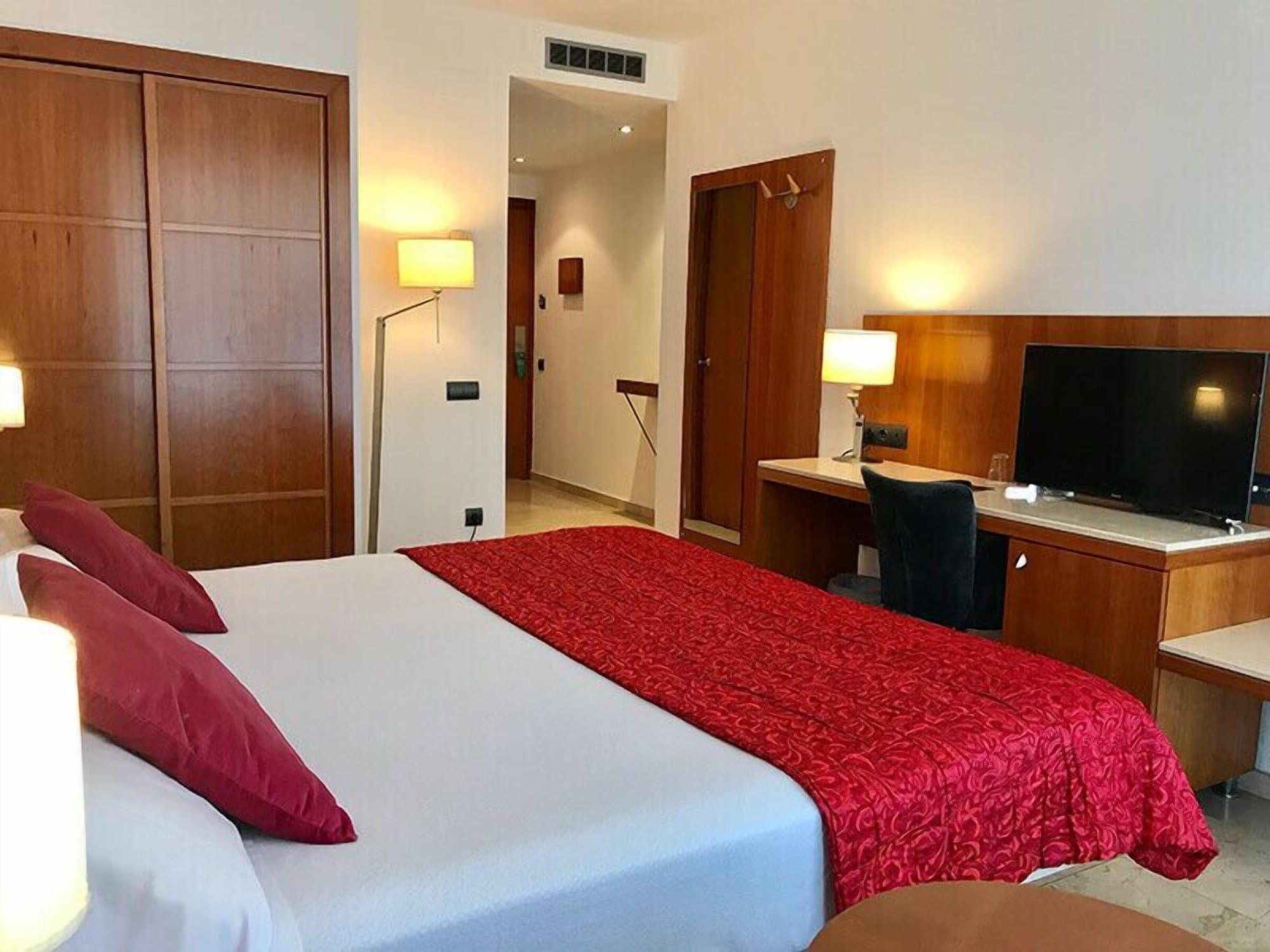 Hotel Calasanz Molins de Rei Eksteriør billede