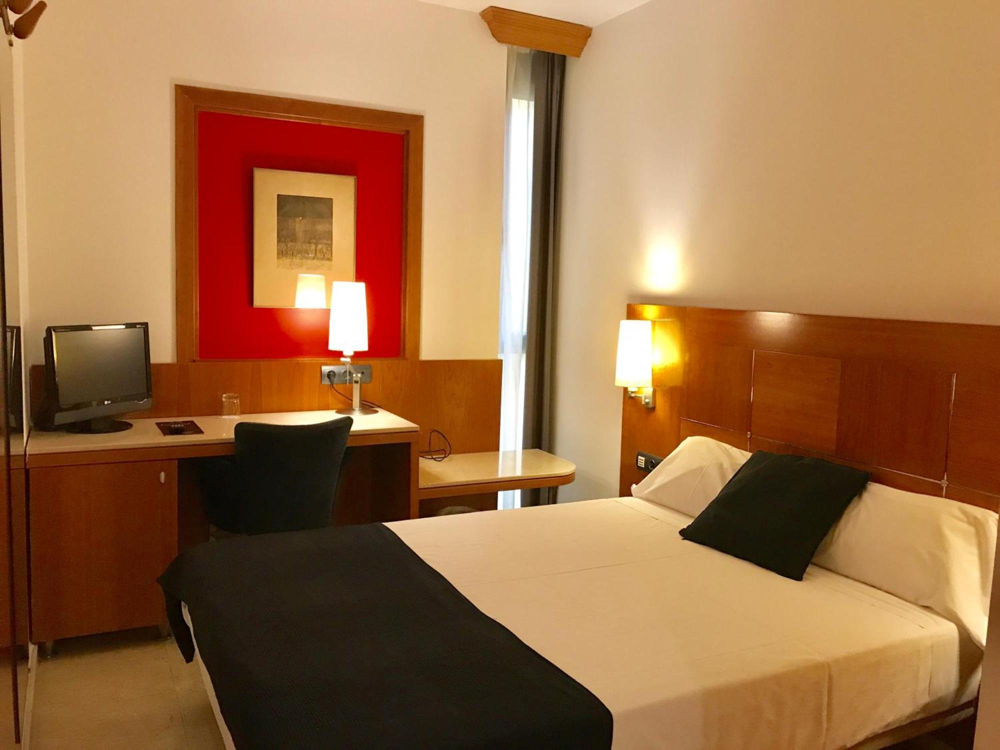 Hotel Calasanz Molins de Rei Eksteriør billede
