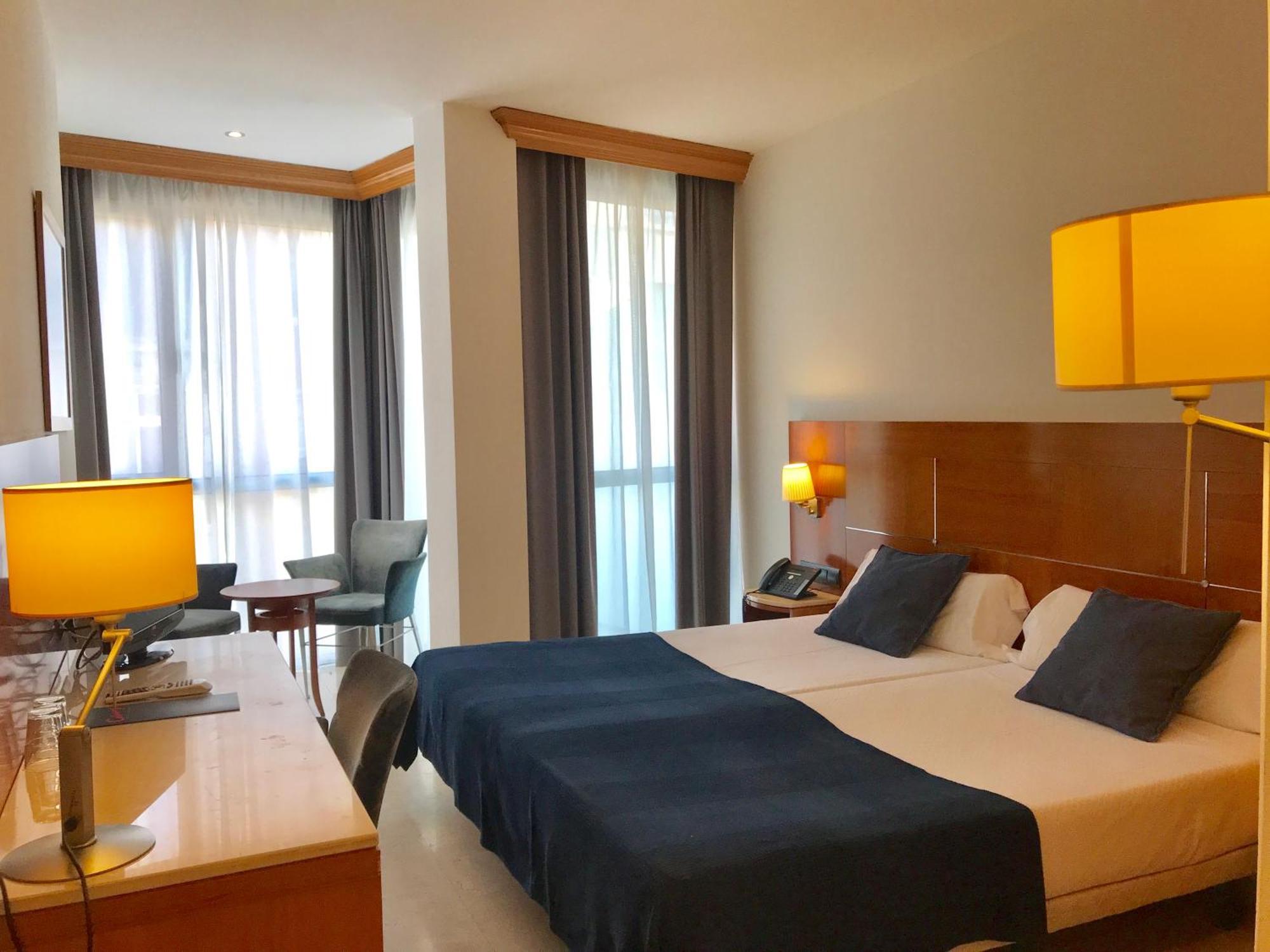 Hotel Calasanz Molins de Rei Eksteriør billede
