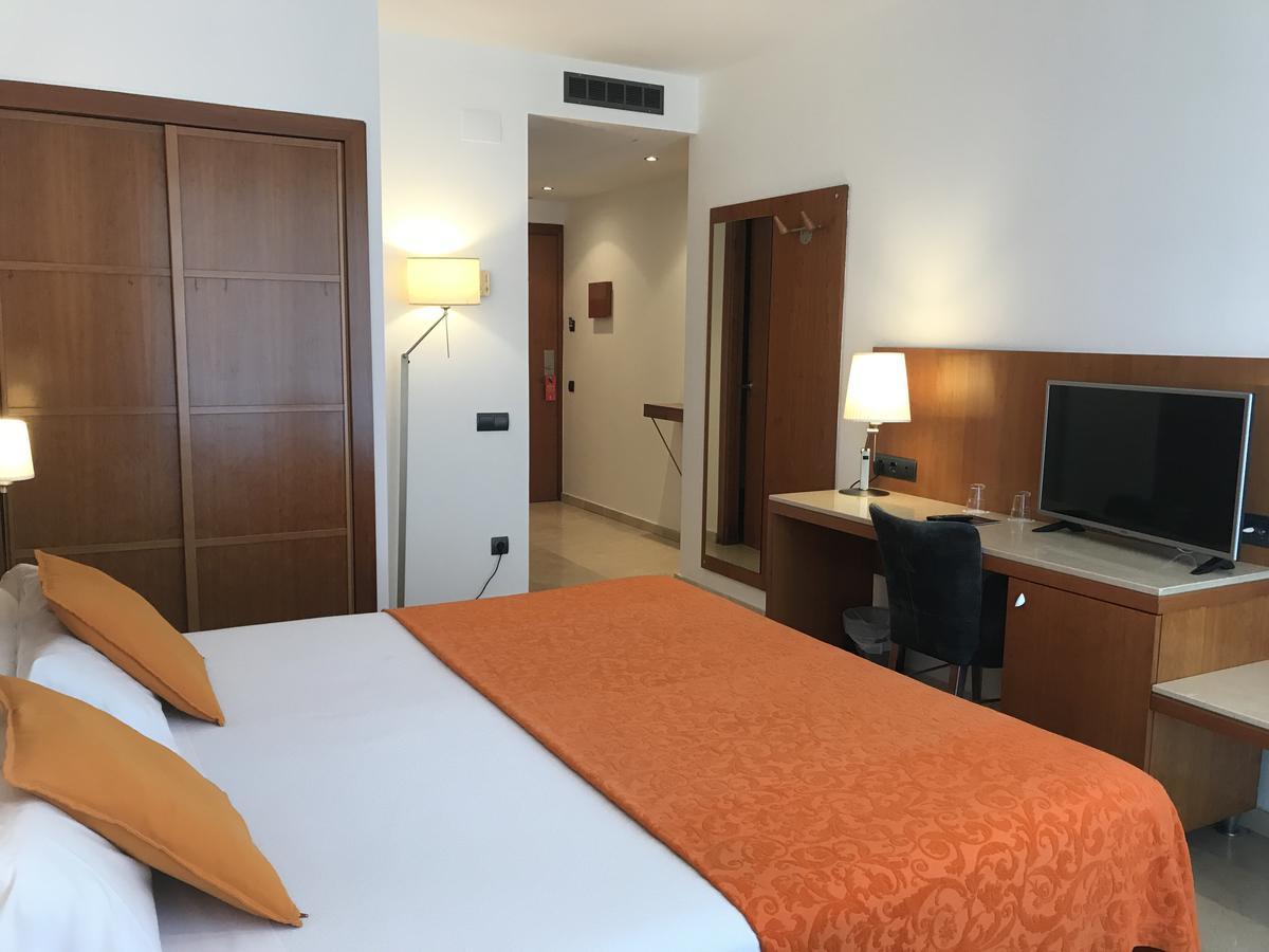 Hotel Calasanz Molins de Rei Eksteriør billede