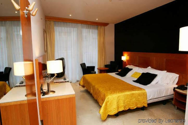 Hotel Calasanz Molins de Rei Værelse billede