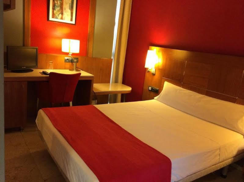 Hotel Calasanz Molins de Rei Eksteriør billede